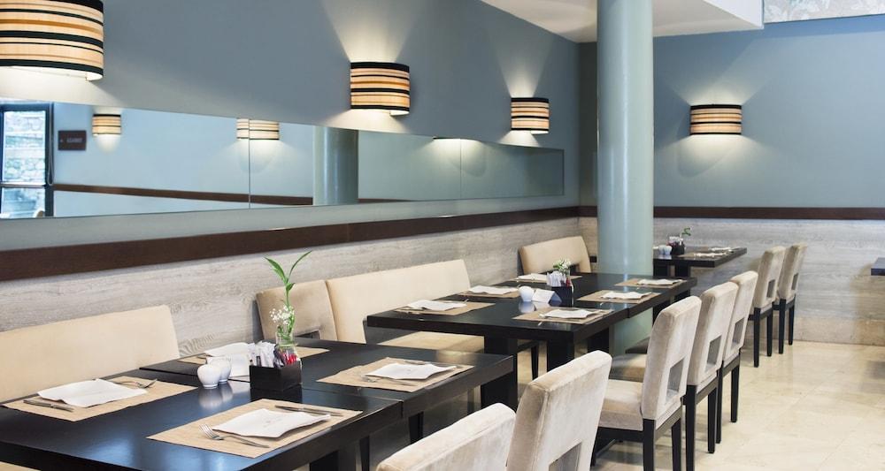 Palacio De Aviles Affiliated By Melia Eksteriør bilde Restaurant interior
