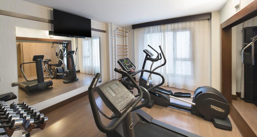Palacio De Aviles Affiliated By Melia Eksteriør bilde A gym at a hotel