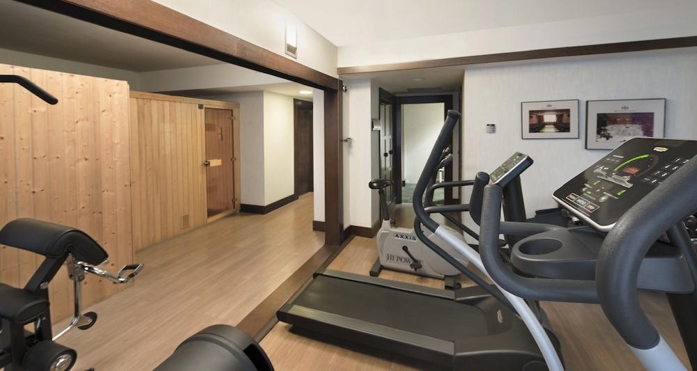 Palacio De Aviles Affiliated By Melia Eksteriør bilde A gym at a hotel