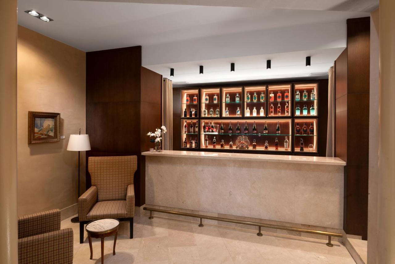 Palacio De Aviles Affiliated By Melia Eksteriør bilde A bar in a hotel