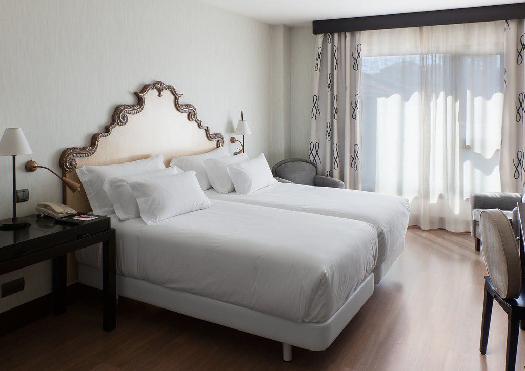 Palacio De Aviles Affiliated By Melia Eksteriør bilde A room at Hotel Alba